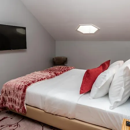 1905 Zino's Palace Hotell 4*